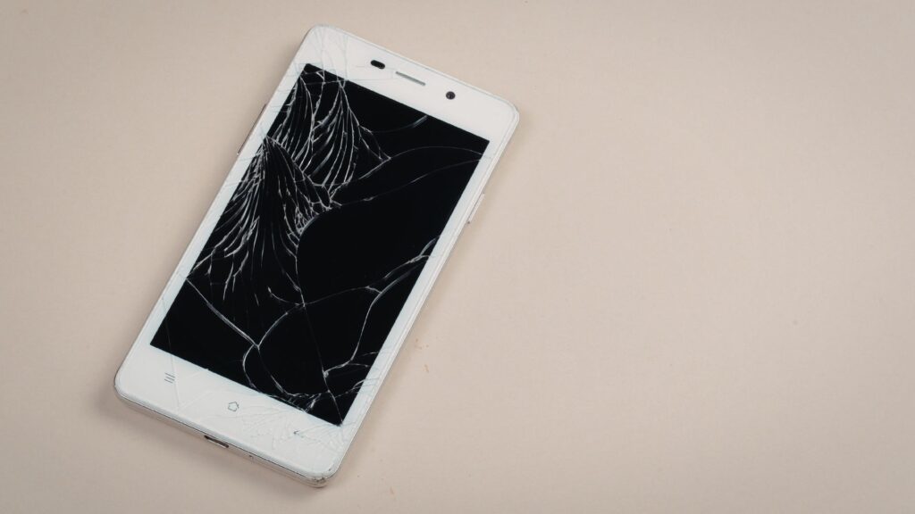 Tela de Celular Quebrada em Santos: O Que Fazer